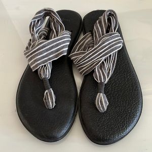 Sanuk yoga mat sandals